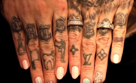 jeffree star finger tattoos.